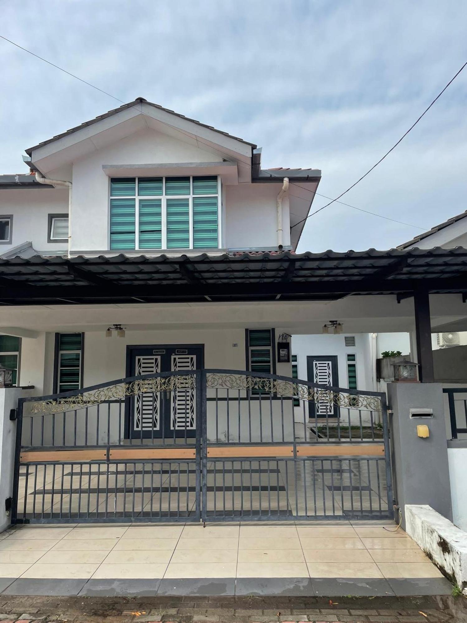 Nazirin Homestay No 27 Tmn Desa Manjung Lumut Eksteriør bilde